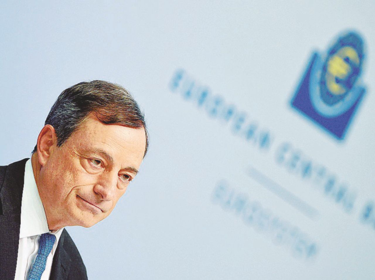 ECB holds rates, weighs boosting emergency help to Greece