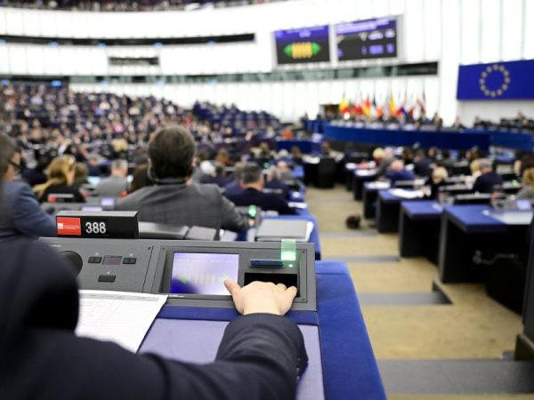 Parlamento-europeo-seduta-plenaria--800x600